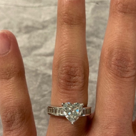 Heart and baguette ring 7 sterling - Picture 2 of 5